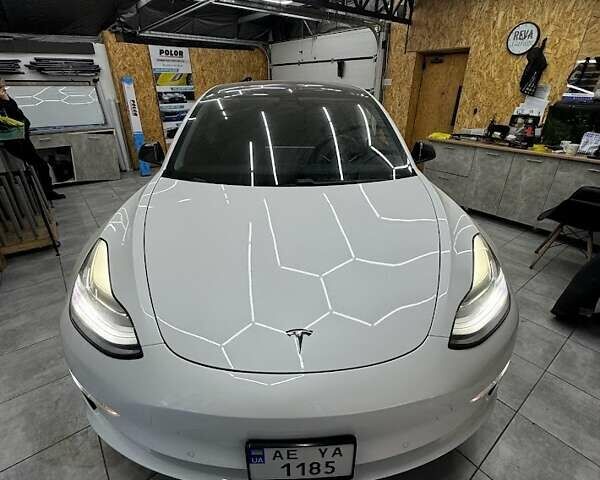 Белый Тесла Модель 3, объемом двигателя 0 л и пробегом 177 тыс. км за 22999 $, фото 6 на Automoto.ua