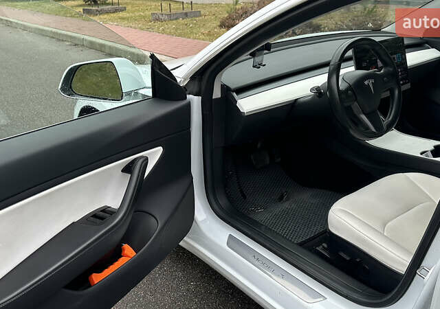 Білий Тесла Модель 3, об'ємом двигуна 0 л та пробігом 139 тис. км за 17200 $, фото 11 на Automoto.ua