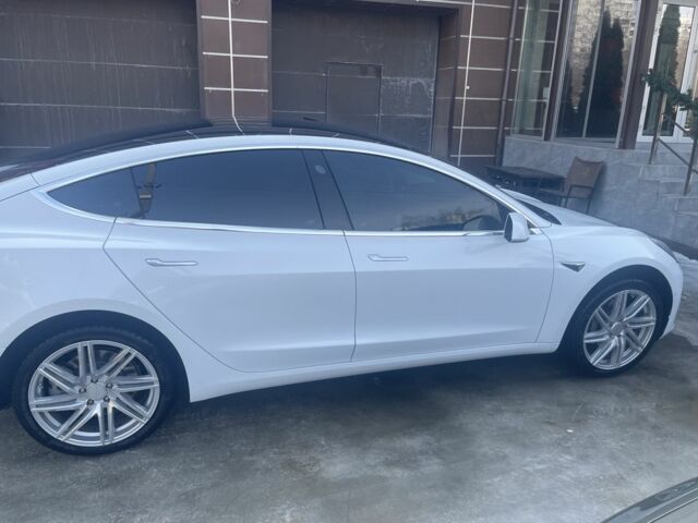 Белый Тесла Модель 3, объемом двигателя 0 л и пробегом 201 тыс. км за 14500 $, фото 2 на Automoto.ua