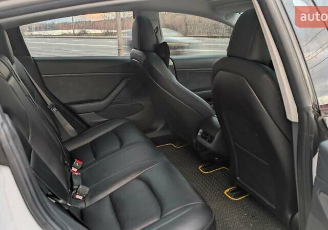 Білий Тесла Модель 3, об'ємом двигуна 0 л та пробігом 143 тис. км за 16700 $, фото 13 на Automoto.ua