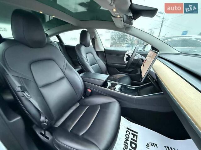 Білий Тесла Модель 3, об'ємом двигуна 0 л та пробігом 123 тис. км за 12800 $, фото 21 на Automoto.ua