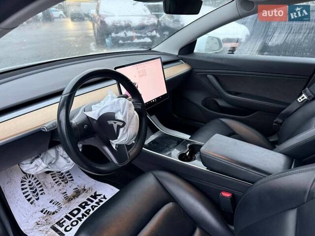 Білий Тесла Модель 3, об'ємом двигуна 0 л та пробігом 123 тис. км за 12800 $, фото 18 на Automoto.ua