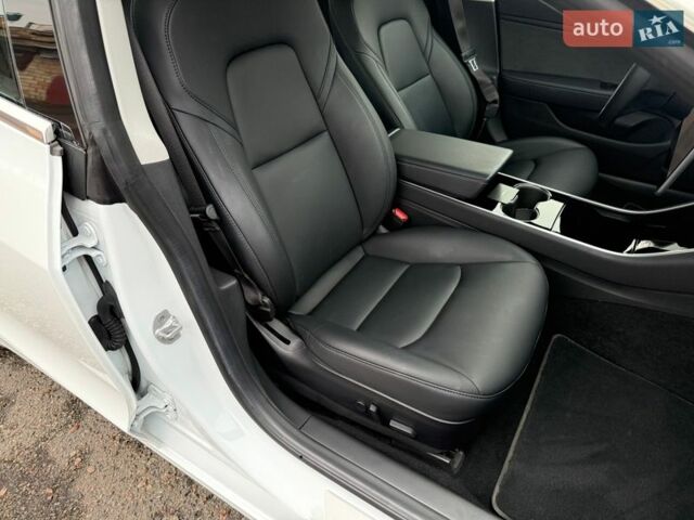 Белый Тесла Модель 3, объемом двигателя 0 л и пробегом 93 тыс. км за 15800 $, фото 18 на Automoto.ua