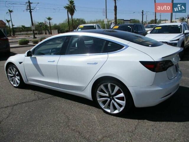 Белый Тесла Модель 3, объемом двигателя 0 л и пробегом 53 тыс. км за 6700 $, фото 2 на Automoto.ua