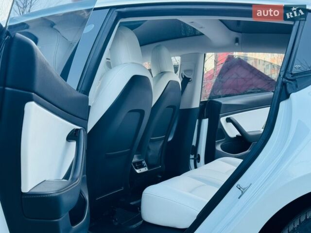 Білий Тесла Модель 3, об'ємом двигуна 0 л та пробігом 116 тис. км за 15500 $, фото 7 на Automoto.ua
