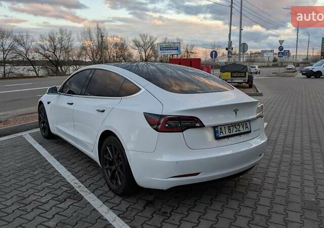 Білий Тесла Модель 3, об'ємом двигуна 0 л та пробігом 143 тис. км за 16700 $, фото 3 на Automoto.ua