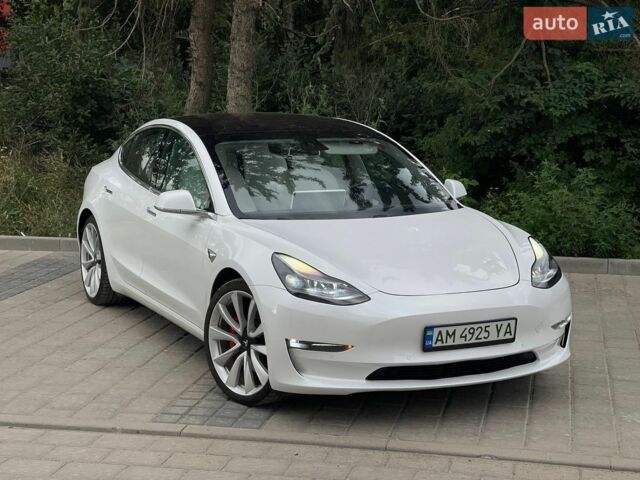 Білий Тесла Модель 3, об'ємом двигуна 0 л та пробігом 115 тис. км за 17450 $, фото 2 на Automoto.ua