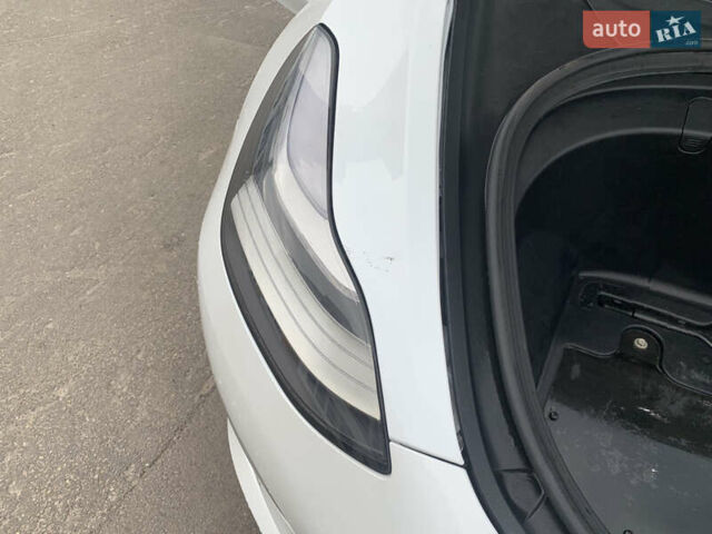Тесла Модель 3 2018 у Києві на Automoto.ua Білий Тесла Модель 3, об'ємом двигуна 0 л та пробігом 65 тис. км за 15300 $, фото 28 на Automoto.ua