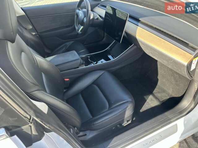 Белый Тесла Модель 3, объемом двигателя 0 л и пробегом 81 тыс. км за 15500 $, фото 9 на Automoto.ua