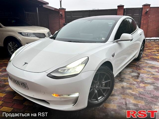 Белый Тесла Модель 3, объемом двигателя 0.3 л и пробегом 149 тыс. км за 16900 $, фото 6 на Automoto.ua