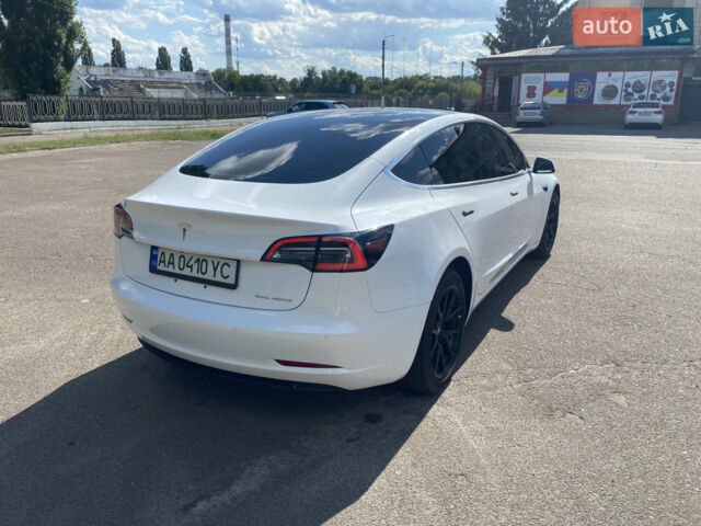 Белый Тесла Модель 3, объемом двигателя 0 л и пробегом 112 тыс. км за 17500 $, фото 3 на Automoto.ua