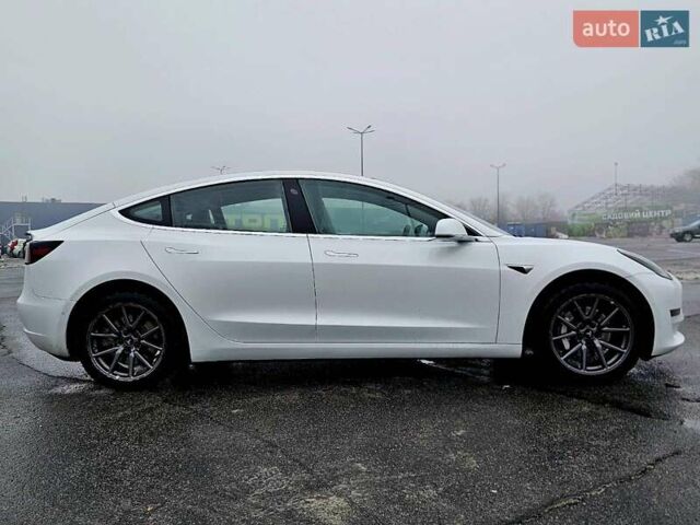 Белый Тесла Модель 3, объемом двигателя 0 л и пробегом 100 тыс. км за 14900 $, фото 7 на Automoto.ua