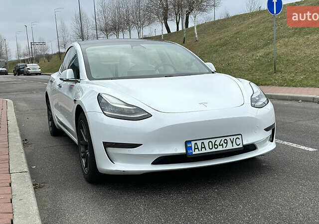 Білий Тесла Модель 3, об'ємом двигуна 0 л та пробігом 139 тис. км за 17200 $, фото 2 на Automoto.ua