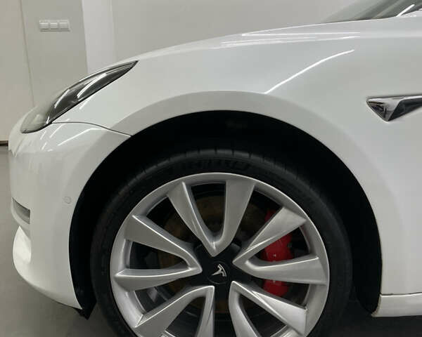 Белый Тесла Модель 3, объемом двигателя 0 л и пробегом 59 тыс. км за 23999 $, фото 15 на Automoto.ua