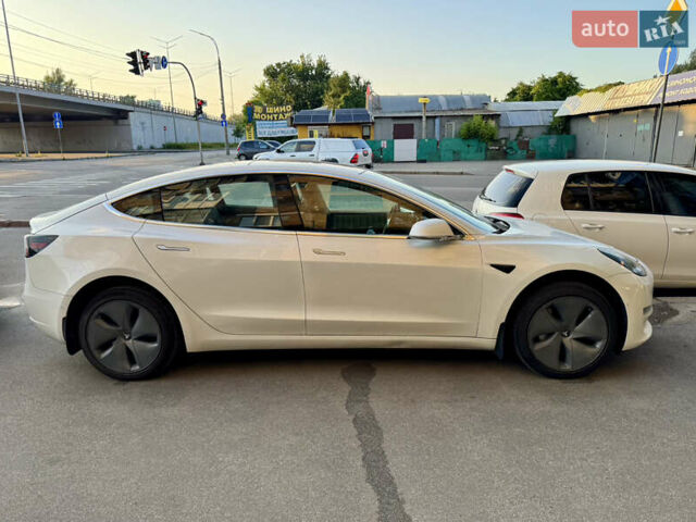 Белый Тесла Модель 3, объемом двигателя 0 л и пробегом 153 тыс. км за 14200 $, фото 2 на Automoto.ua