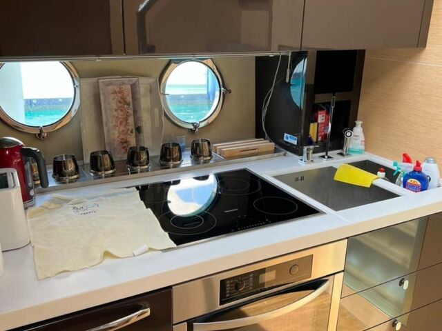 Белый Тесла Модель 3, объемом двигателя 0 л и пробегом 153 тыс. км за 15547 $, фото 3 на Automoto.ua