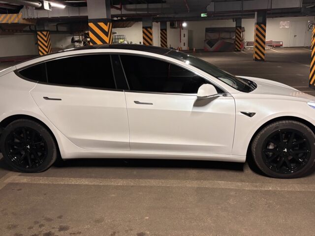 Білий Тесла Модель 3, об'ємом двигуна 0 л та пробігом 73 тис. км за 18000 $, фото 12 на Automoto.ua