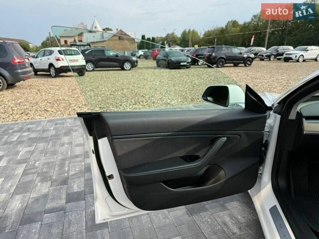 Білий Тесла Модель 3, об'ємом двигуна 0 л та пробігом 90 тис. км за 14999 $, фото 11 на Automoto.ua