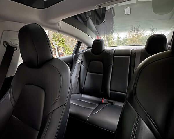 Белый Тесла Модель 3, объемом двигателя 0 л и пробегом 123 тыс. км за 16595 $, фото 20 на Automoto.ua