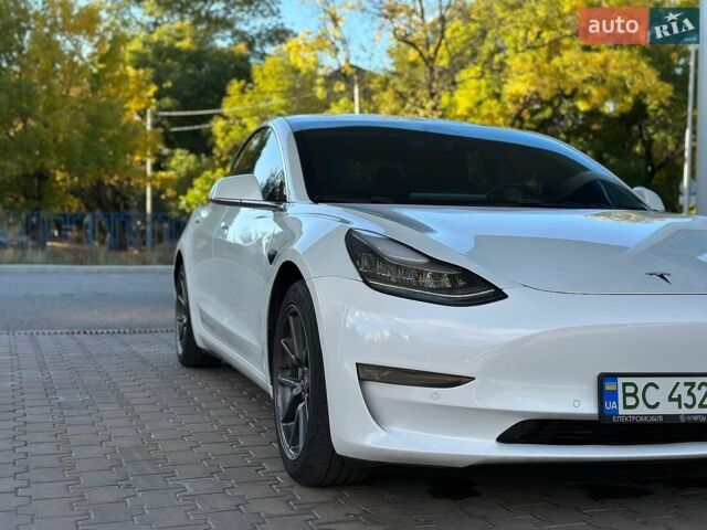 Белый Тесла Модель 3, объемом двигателя 0 л и пробегом 185 тыс. км за 15700 $, фото 2 на Automoto.ua