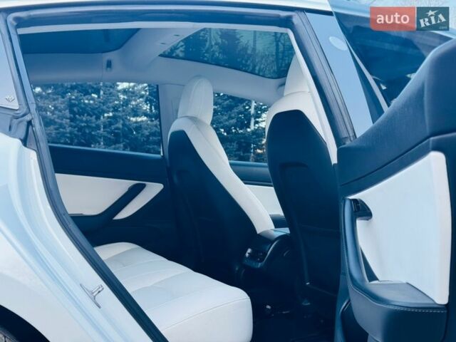 Білий Тесла Модель 3, об'ємом двигуна 0 л та пробігом 116 тис. км за 15500 $, фото 6 на Automoto.ua