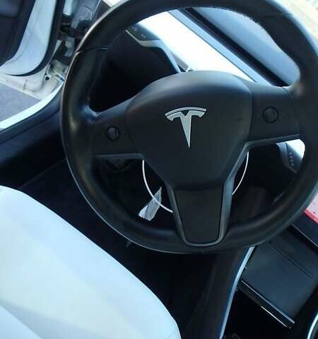 Белый Тесла Модель 3, объемом двигателя 0 л и пробегом 74 тыс. км за 15600 $, фото 8 на Automoto.ua