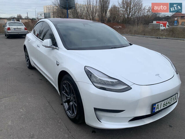 Тесла Модель 3 2018 у Києві на Automoto.ua Білий Тесла Модель 3, об'ємом двигуна 0 л та пробігом 65 тис. км за 15300 $, фото 1 на Automoto.ua