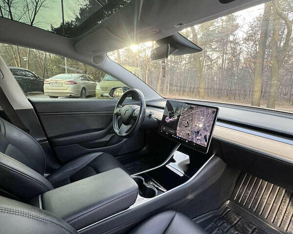 Білий Тесла Модель 3, об'ємом двигуна 0 л та пробігом 195 тис. км за 16000 $, фото 11 на Automoto.ua