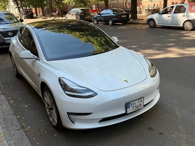 Белый Тесла Модель 3, объемом двигателя 0 л и пробегом 70 тыс. км за 18500 $, фото 2 на Automoto.ua
