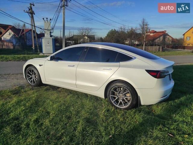 Білий Тесла Модель 3, об'ємом двигуна 0 л та пробігом 295 тис. км за 14850 $, фото 1 на Automoto.ua