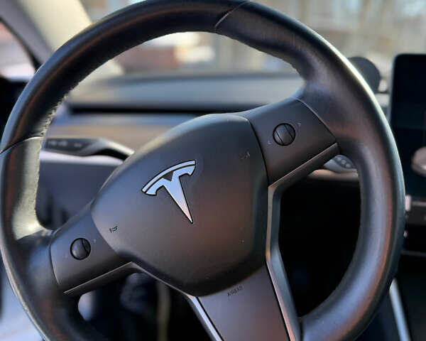 Білий Тесла Модель 3, об'ємом двигуна 0 л та пробігом 94 тис. км за 18300 $, фото 11 на Automoto.ua