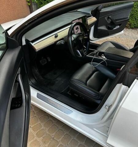 Белый Тесла Модель 3, объемом двигателя 0 л и пробегом 124 тыс. км за 17100 $, фото 2 на Automoto.ua