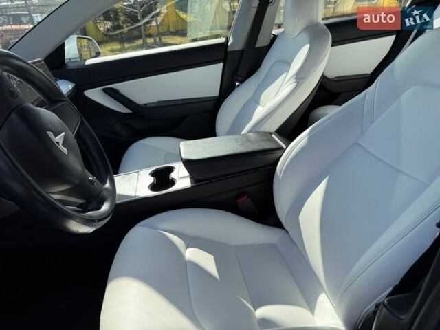 Білий Тесла Модель 3, об'ємом двигуна 0 л та пробігом 79 тис. км за 16000 $, фото 2 на Automoto.ua