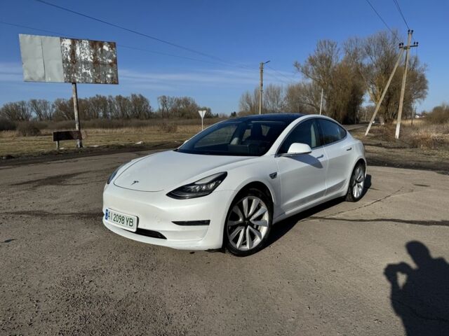 Белый Тесла Модель 3, объемом двигателя 0 л и пробегом 215 тыс. км за 15459 $, фото 1 на Automoto.ua