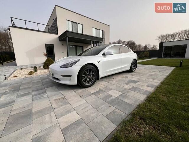 Белый Тесла Модель 3, объемом двигателя 0 л и пробегом 132 тыс. км за 20100 $, фото 32 на Automoto.ua