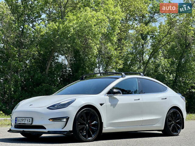 Тесла Модель 3 2018 у Александрие на Automoto.ua Білий Тесла Модель 3, об'ємом двигуна 0 л та пробігом 160 тис. км за 18600 $, фото 6 на Automoto.ua