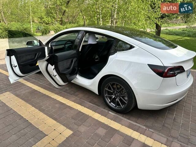Белый Тесла Модель 3, объемом двигателя 0 л и пробегом 80 тыс. км за 22200 $, фото 13 на Automoto.ua