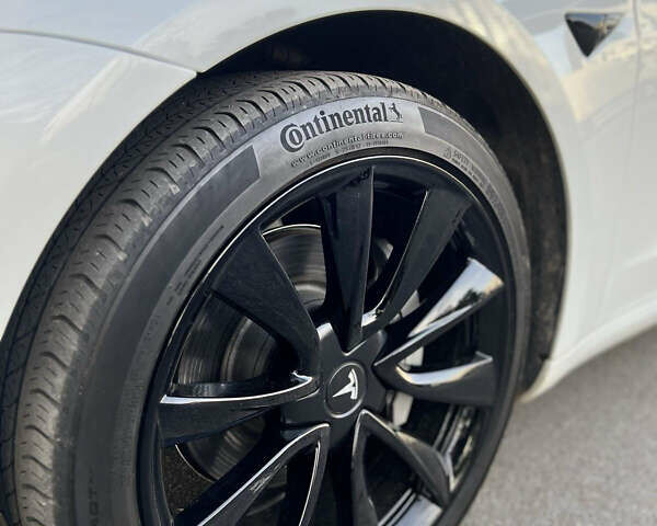 Білий Тесла Модель 3, об'ємом двигуна 0 л та пробігом 195 тис. км за 16000 $, фото 16 на Automoto.ua