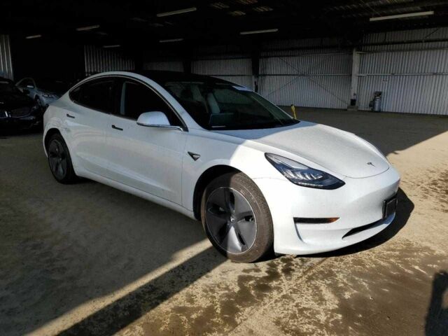Белый Тесла Модель 3, объемом двигателя 0 л и пробегом 35 тыс. км за 5700 $, фото 3 на Automoto.ua