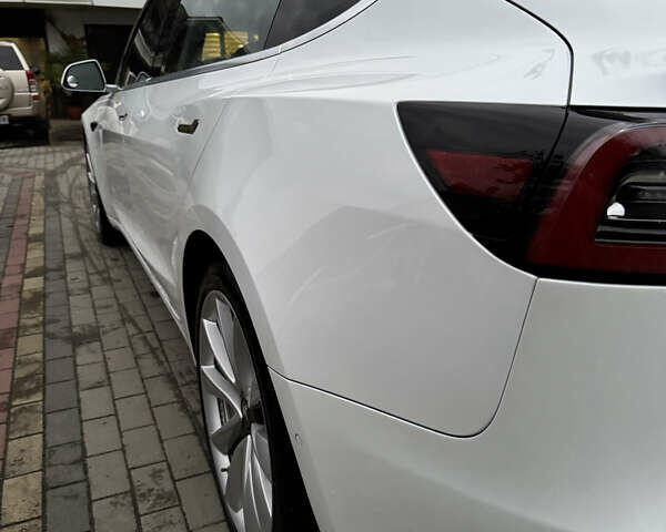 Белый Тесла Модель 3, объемом двигателя 0 л и пробегом 123 тыс. км за 16900 $, фото 11 на Automoto.ua