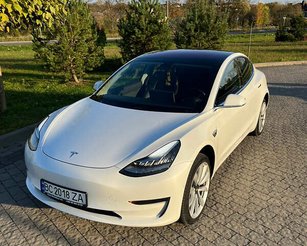 Белый Тесла Модель 3, объемом двигателя 0 л и пробегом 78 тыс. км за 27300 $, фото 5 на Automoto.ua