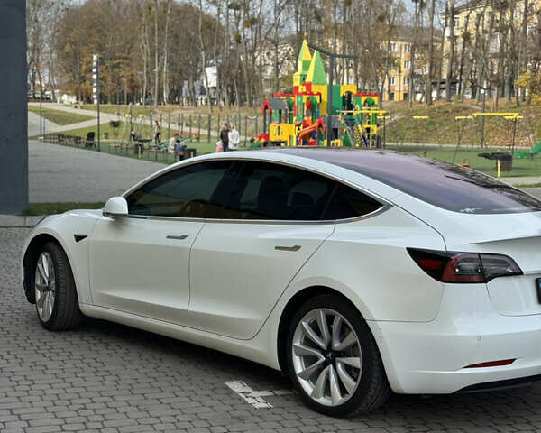Білий Тесла Модель 3, об'ємом двигуна 0 л та пробігом 170 тис. км за 15500 $, фото 2 на Automoto.ua