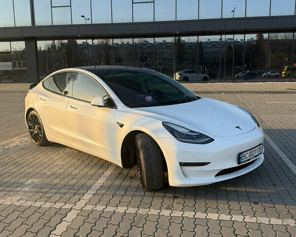 Белый Тесла Модель 3, объемом двигателя 0 л и пробегом 130 тыс. км за 19700 $, фото 1 на Automoto.ua