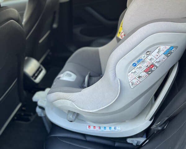 Белый Тесла Модель 3, объемом двигателя 0 л и пробегом 78 тыс. км за 27300 $, фото 20 на Automoto.ua