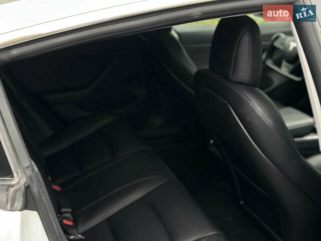 Белый Тесла Модель 3, объемом двигателя 0 л и пробегом 202 тыс. км за 13900 $, фото 22 на Automoto.ua