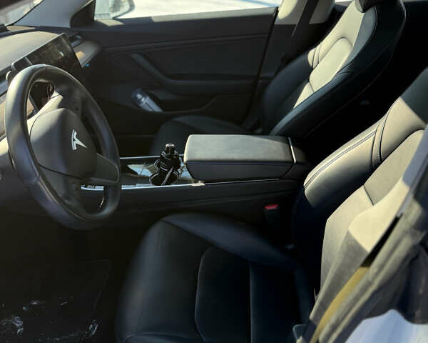 Білий Тесла Модель 3, об'ємом двигуна 0 л та пробігом 94 тис. км за 18300 $, фото 12 на Automoto.ua