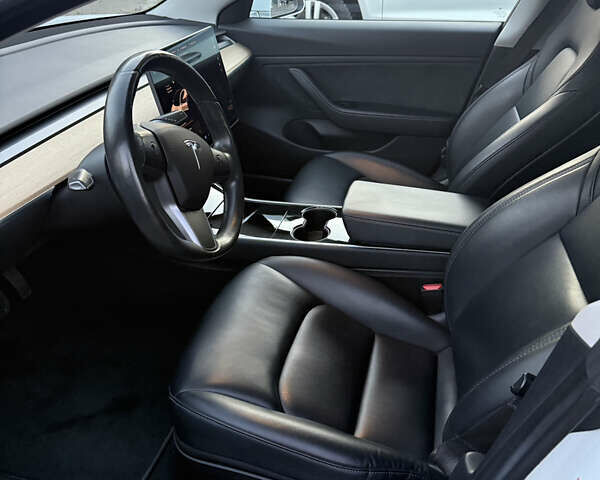 Білий Тесла Модель 3, об'ємом двигуна 0 л та пробігом 123 тис. км за 18000 $, фото 14 на Automoto.ua