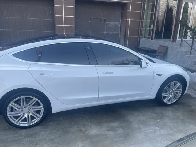 Белый Тесла Модель 3, объемом двигателя 0 л и пробегом 201 тыс. км за 14500 $, фото 4 на Automoto.ua