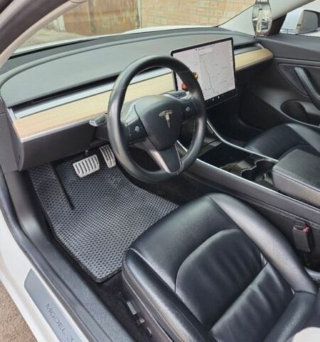 Білий Тесла Модель 3, об'ємом двигуна 0 л та пробігом 160 тис. км за 17000 $, фото 33 на Automoto.ua