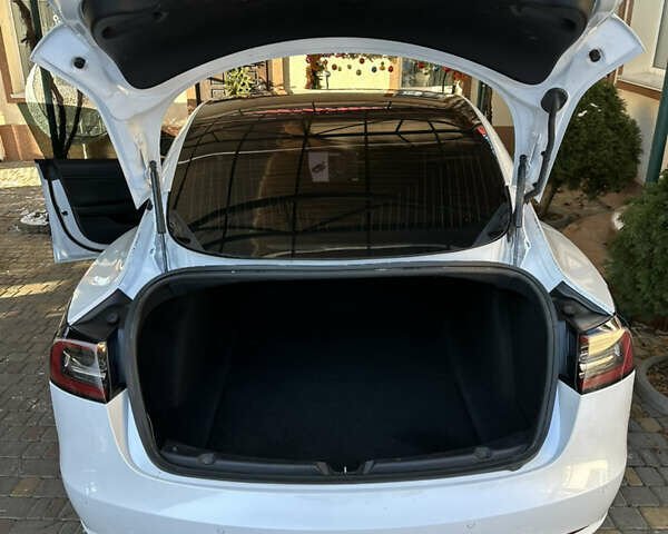 Белый Тесла Модель 3, объемом двигателя 0 л и пробегом 91 тыс. км за 17000 $, фото 4 на Automoto.ua